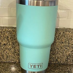 Yeti 30 ounce Rambler Travel Tumbler